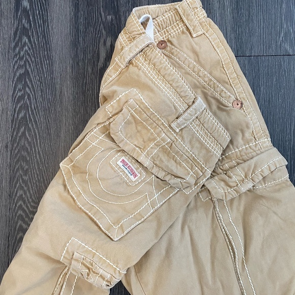 True Religion Cargo Shorts - Picture 2 of 4